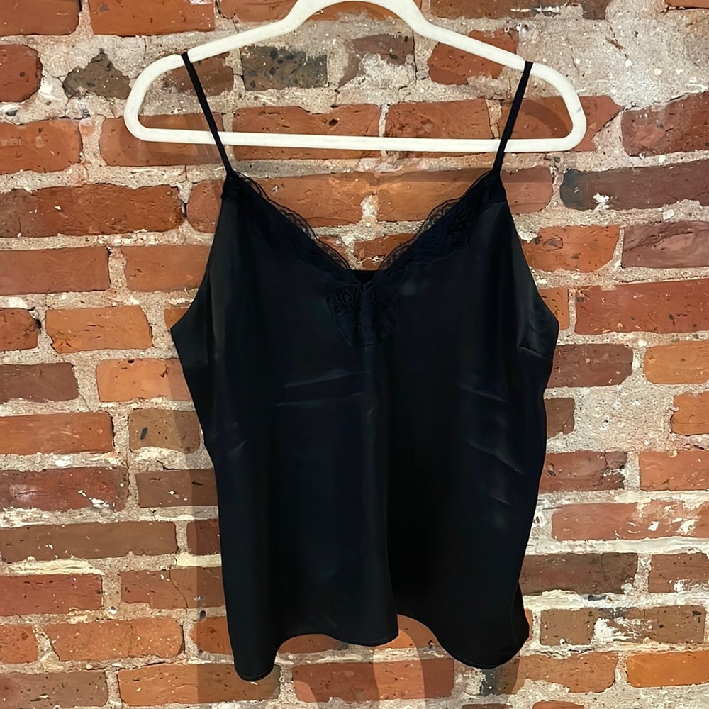 Black Express Top with lace detailing - Medium